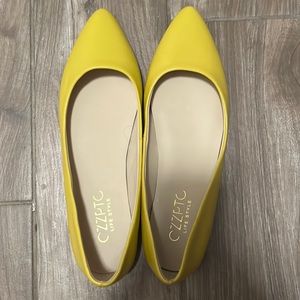 Brand new yellow flats size 9